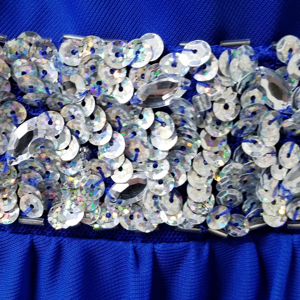 Dress - Picture 4 of 5